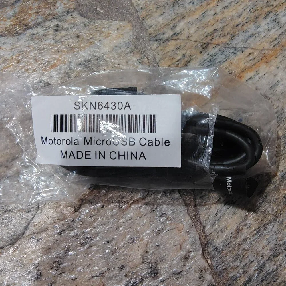 Motorola SKN6430A Micro USB Data Cable & SPN5504A Travel Charger Moto